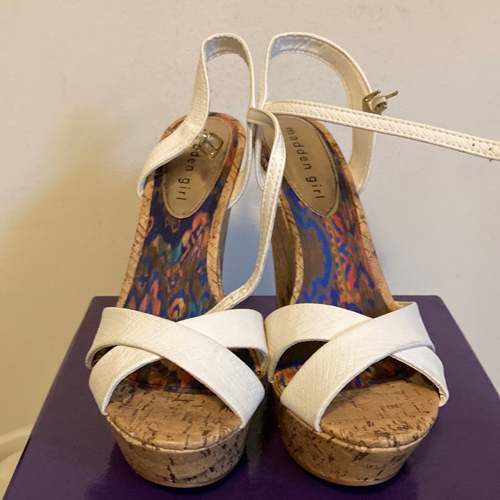 Madden Girl wedge heal